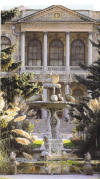 Dolmabahçe paleis gezien vanuit de omliggende tuinen