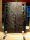 Hatuşaş'ta ele geçirilen bronz çivi yazısı tablet.