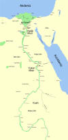 Nil nehrini, nehir üzerindeki beş şelaleyi ve Hanedanlık döneminin (MÖ 3150 - MÖ 30) büyük şehir ve bölgelerini gösteren Antik Mısır.